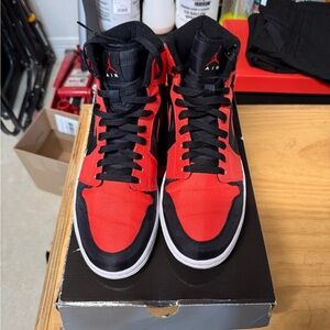 Jordan 1 OG High Hyper Orange, size 11.0 (OPEN TO OFFERS)